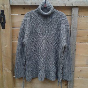 The grey sweater trend !  Unique! 100% virgin wool cable knit sweater